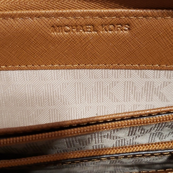 Michael Kors Wallet - Picture 7 of 9